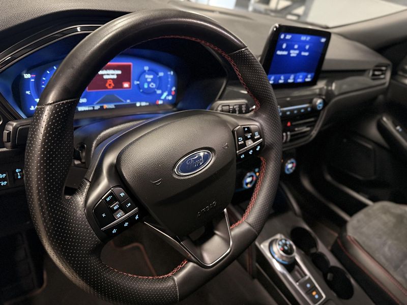 Ford Kuga (2022) 2.5 HYBRID, 4x4,ST-LINE, - fotka 29 z 50
