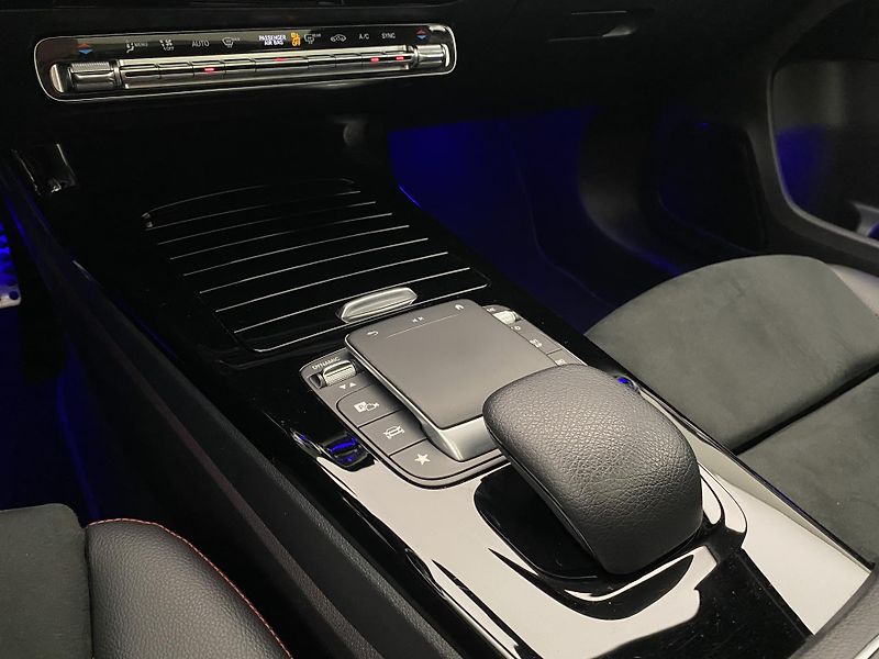 Mercedes-Benz Třídy A A200 AMG 120kW AUT - fotka 24 z 51