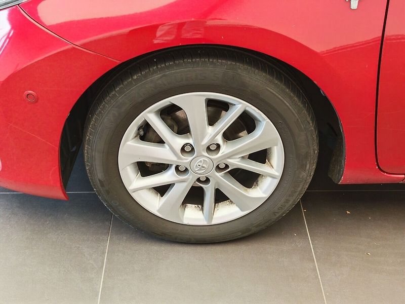 Toyota Auris 1.3 Dual VVT-i Active - fotka 7 z 30