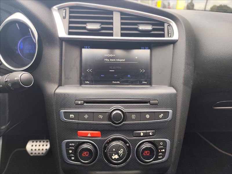 DS Automobiles DS4 2,0   Sport - Chic 2,0HDI 133k - fotka 11 z 16