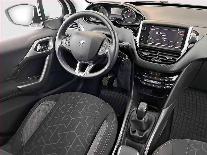 Peugeot 2008 (2019) 1.2 PureTech, Serv.kniha - fotka 7 z 17