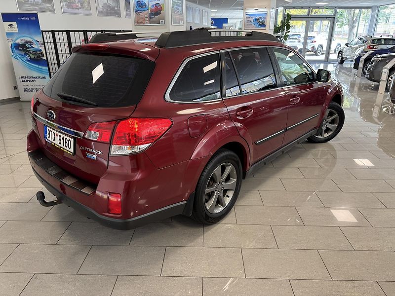 Subaru Outback 2.0D Comfort Cross Line CVT,CZ - fotka 41 z 50
