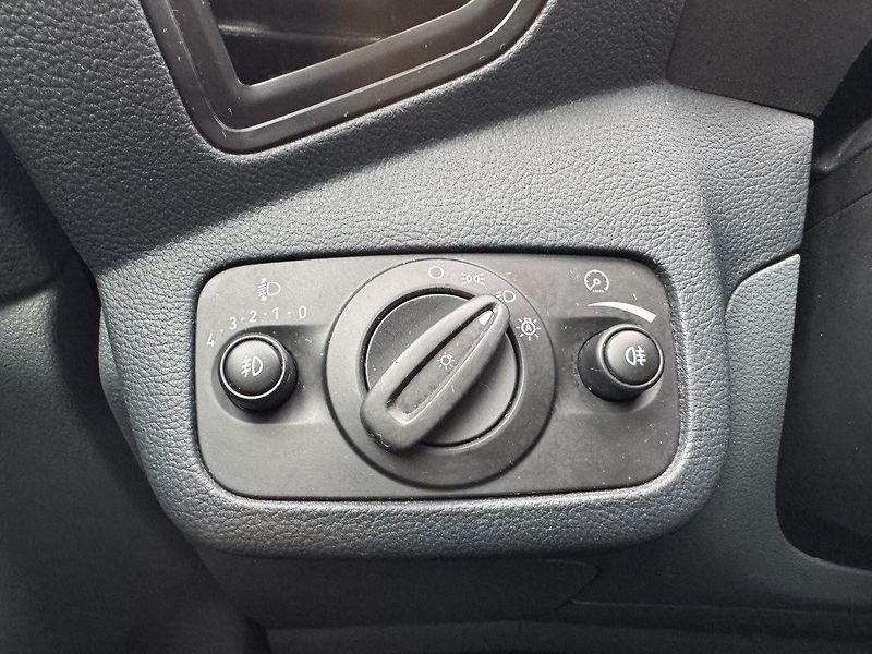 Ford Grand C-MAX (2011) 1.6i Ti-VCT Klima Winter Paket - fotka 7 z 49