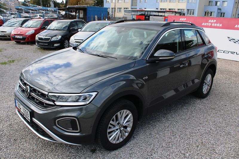 Volkswagen T-Roc (2024) 1,5TSI DSG LED ADAPT.TEMPOMAT  - fotka 3 z 21