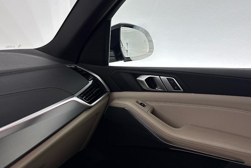 BMW X5 xDrive30d - fotka 19 z 28