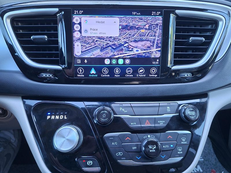 Chrysler Pacifica (2018) 3,6L Hybrid, krásný stav  - fotka 25 z 45