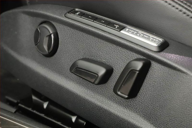 Volkswagen Passat (2019) 2.0 TSI - fotka 11 z 20