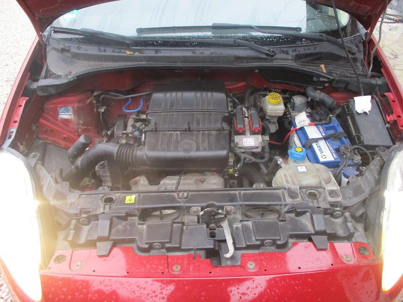 Fiat Grande Punto 1.4i KLIMA +SADA PNEU - fotka 26 z 31