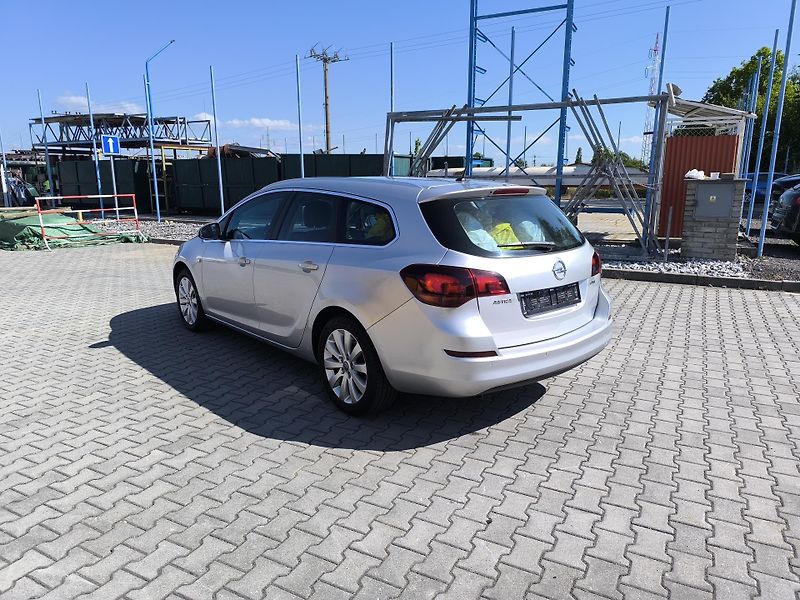 Opel Astra (2011) 1.7 CDTi,SERVISNÍ KN. DOL KM. - fotka 5 z 29