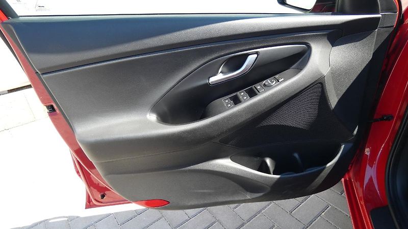 Hyundai i30 Kombi 1,0 T-GDI Trikolor - fotka 8 z 22