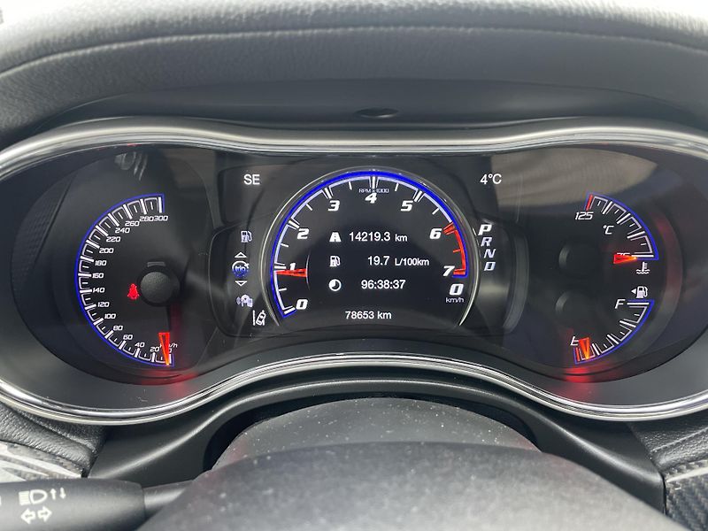 Jeep Grand Cherokee 6.4i 480PS HEMI SRT CZ 78000KM - fotka 176 z 187