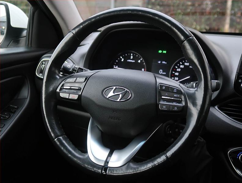 Hyundai i30 (2019) 1.6 CRDi, Tempomat - fotka 16 z 19