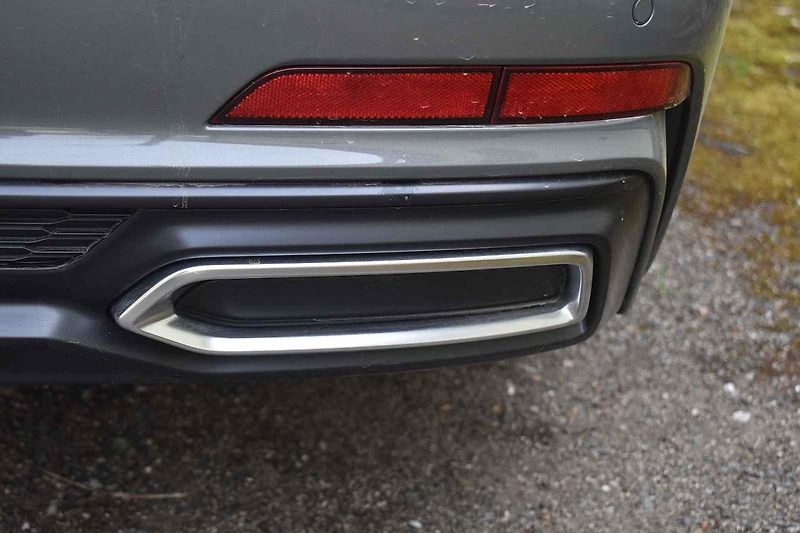 Auto se hodí prakticky na všechny typy silnic