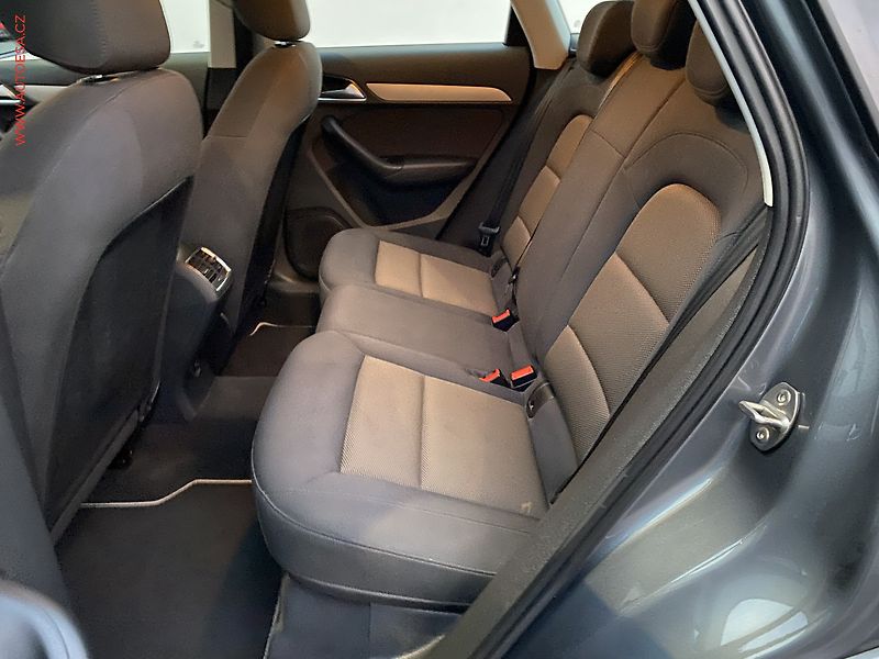 Audi Q3 (2013) 2.0 TDi, AC, výhřev sed. - fotka 10 z 16