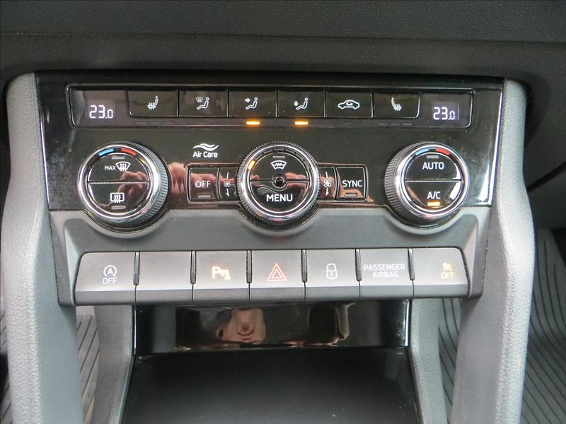 Škoda Karoq 2,0 TDI 110kw Style 4x4 DSG - fotka 16 z 28