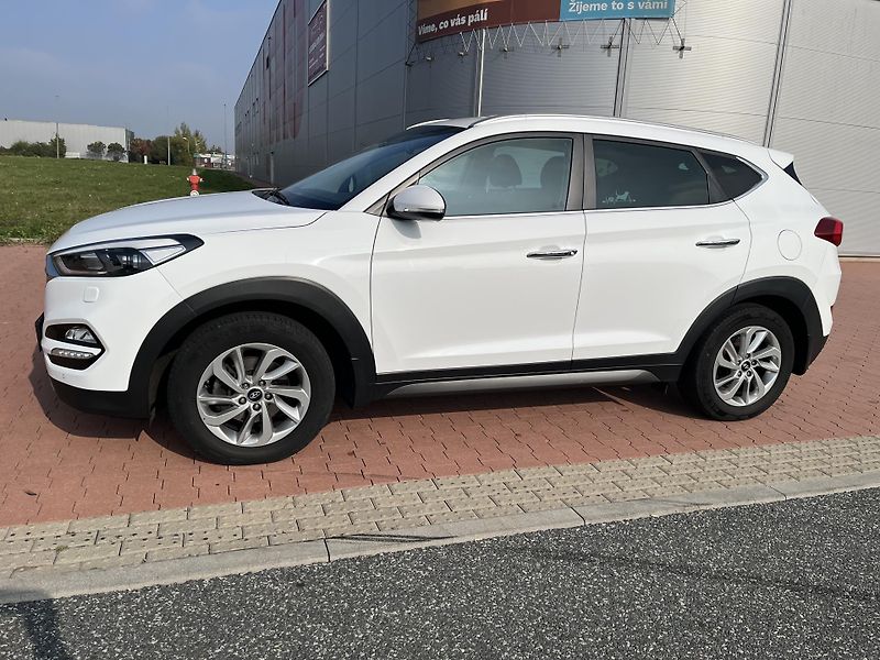 Hyundai Tucson 2.0 CRDi 4x4 ČR - fotka 2 z 33
