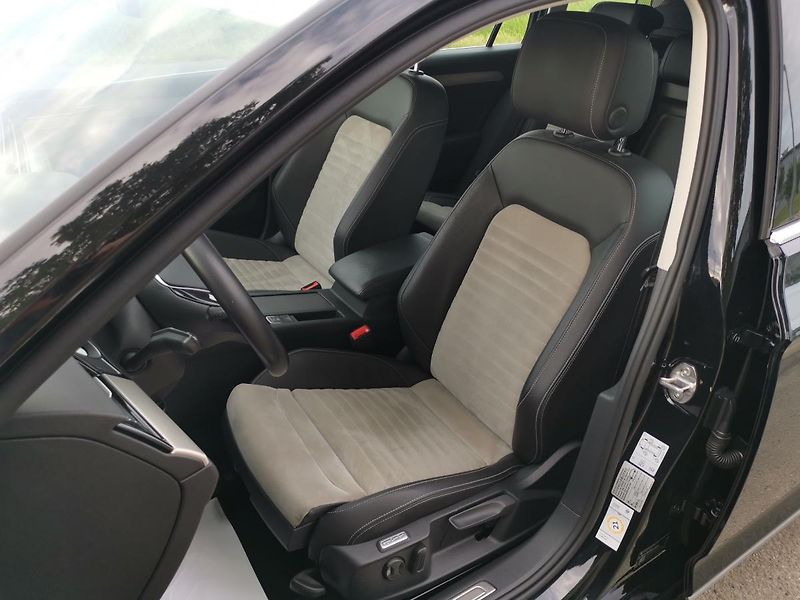 Volkswagen Passat HIGHLINE*110KW*LED*ALCANTARA* - fotka 23 z 85