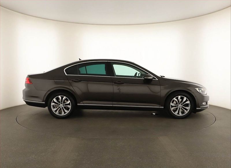 Volkswagen Passat (2015) 1.4 TSI, Automat, Kůže, Navi - fotka 6 z 18