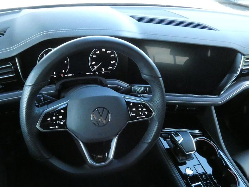 Volkswagen Touareg (2024) R-Line 3.0 TDI - NEZ.TOPENÍ - fotka 17 z 30