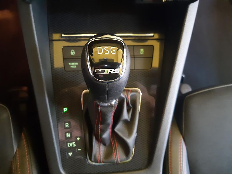 Škoda Octavia 2.0 TDI Combi RS NAVI WEBASTO  - fotka 14 z 28