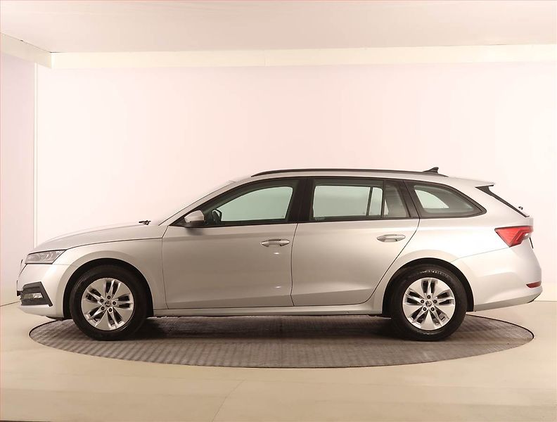 Škoda Octavia (2023) Ambition 2.0 TDI, ČR,1.maj - fotka 3 z 24