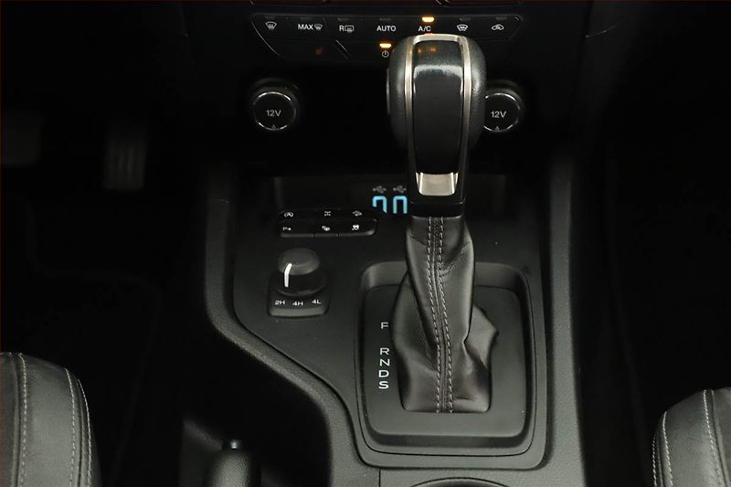 Ford Ranger (2019) Limited 2.0 EcoBlue - fotka 13 z 15