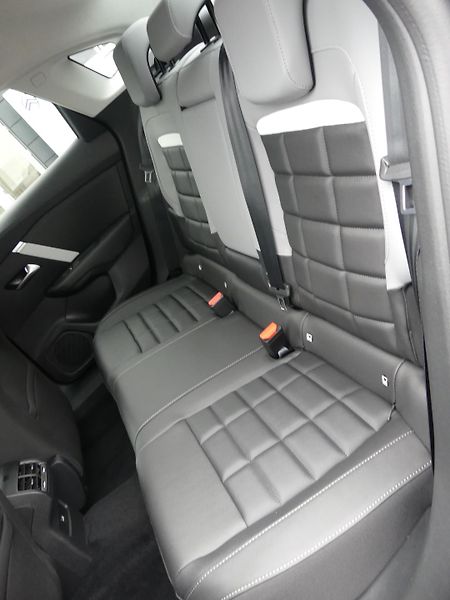 Citroën C4 X (2026) MAX Hybrid 145k Automatic - fotka 10 z 23