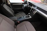 Volkswagen Passat (2018) 2.0 TDI, Automat, Navi - náhled 9