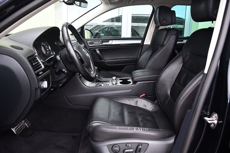 Volkswagen Touareg 3.0TDi V6 4M R-LINE TAŽNÉ ČR - fotka 13 z 44