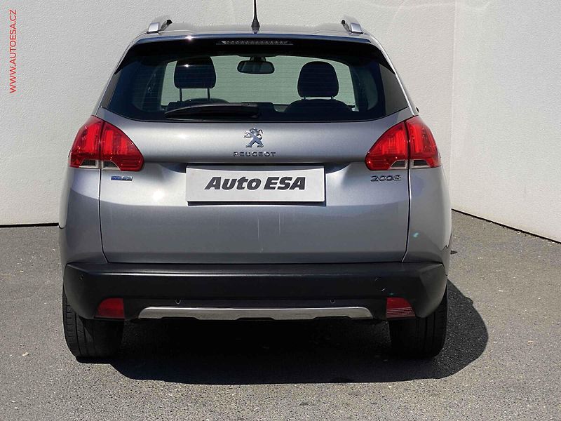 Peugeot 2008 (2016) 1.2PT, Allure, AT, navi - fotka 5 z 15