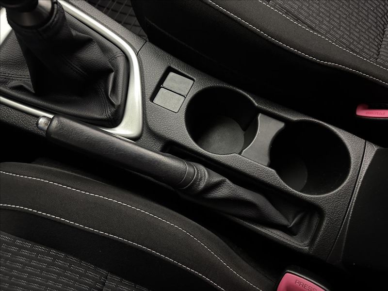 Toyota Auris 1,4 66kW NAVI KAMERA TAŽNÉ - fotka 23 z 32