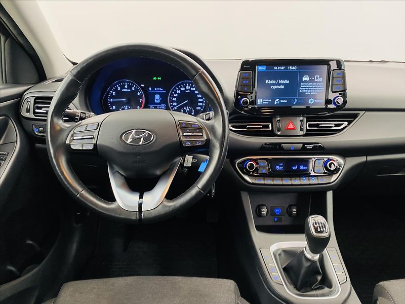 Hyundai i30 1,5 T-GDi 117kW Smart - fotka 10 z 25