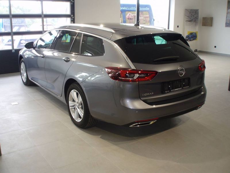 Opel Insignia Elegance Sports Tourer F 2.0 D - fotka 7 z 21