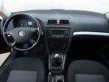 Škoda Octavia (2009) 1.6 MPi, AC, výhřev sed - náhled 8