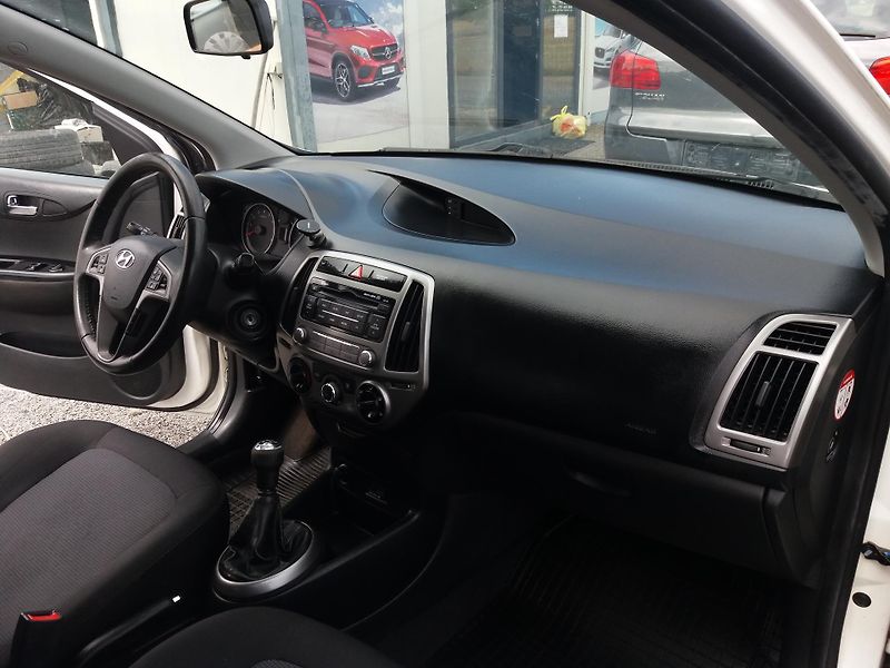 Hyundai i20 1.2i,62kW,KLIMA,SERV.KNÍŽKA - fotka 9 z 16