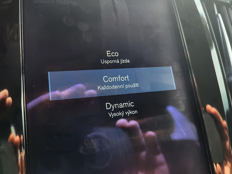 Volvo V90 D4 Drive-E INSCTRIPTION autom. - fotka 21 z 45