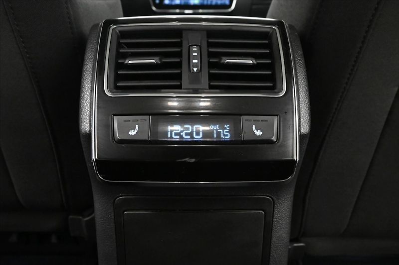 Škoda Superb 1,4 TSI iV 160 kW DSG Style Zá - fotka 22 z 33