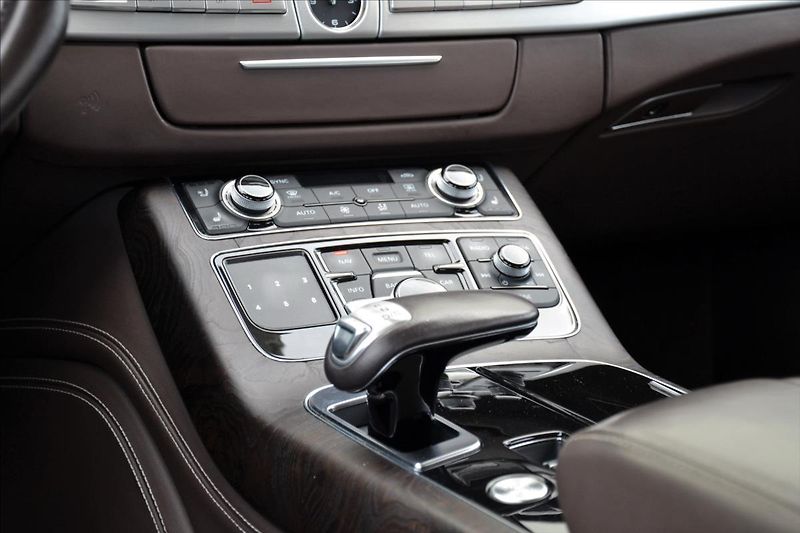 Audi A8 4.2 TDI/V8/Design-Selection/CZ - fotka 26 z 49