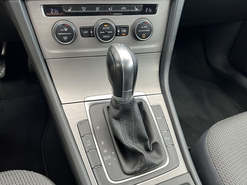 Volkswagen Golf (2015) VII 2.0TDi 110kW! Xenony! - fotka 15 z 29