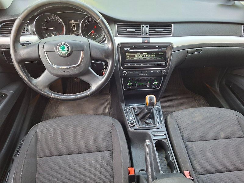 Škoda Superb (2010) 2.0TDI 103kW 6MN -TAŽ.ZAŘÍZENÍ - fotka 12 z 30