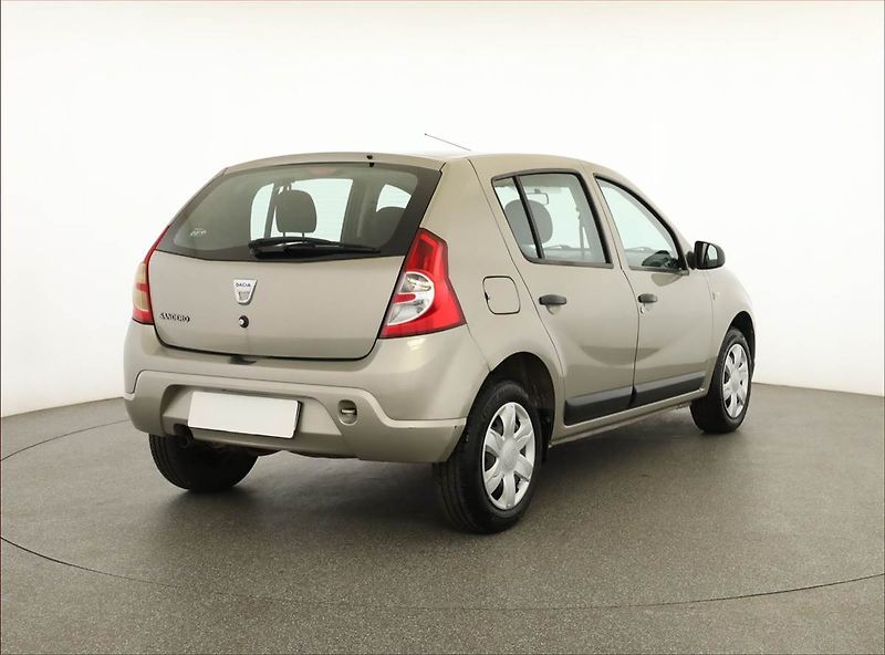 Dacia Sandero (2011) 1.2 16V, po STK, zamluveno - fotka 5 z 15
