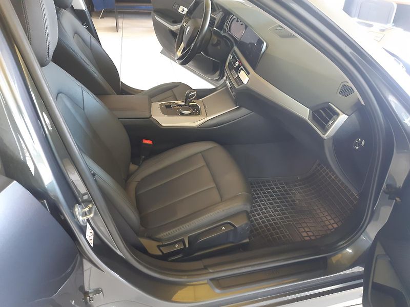 BMW Řada 3 318d BERLINE NAVI LED KAMERA - fotka 23 z 23