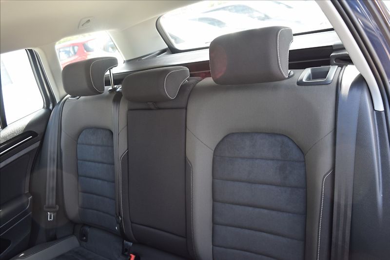 Volkswagen Golf 2,0 TDI 110KW KAMERA XENONY - fotka 17 z 48