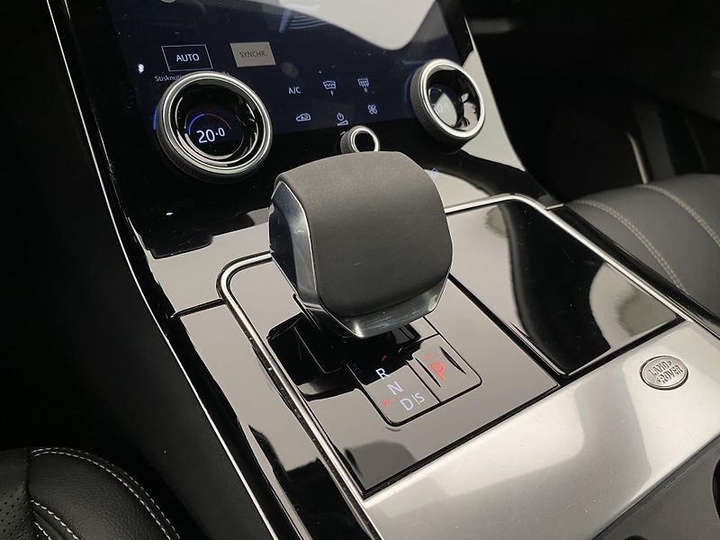 Land Rover Range Rover Velar D200 SE AWD AUT  - fotka 26 z 47