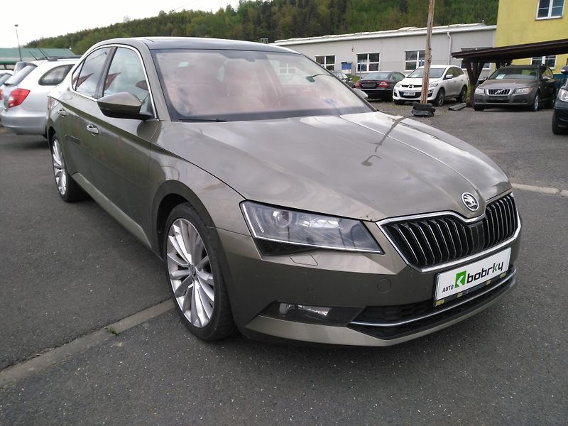 Škoda Superb 2,0 TDI /110 kW/ - fotka 2 z 33