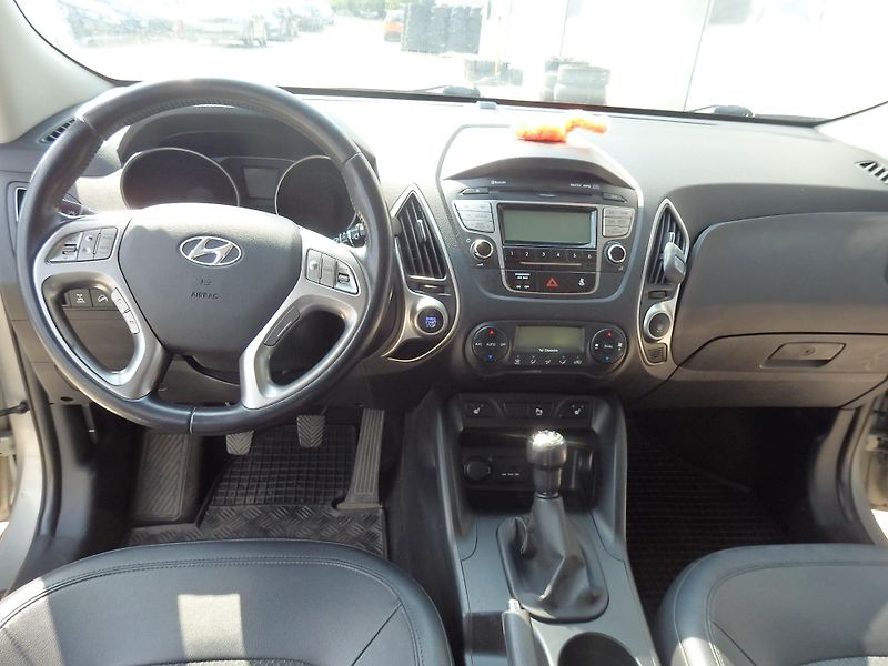 Hyundai ix35 2.0 16V DIGI. KLIMA,4X4, ZÁVĚS - fotka 11 z 16
