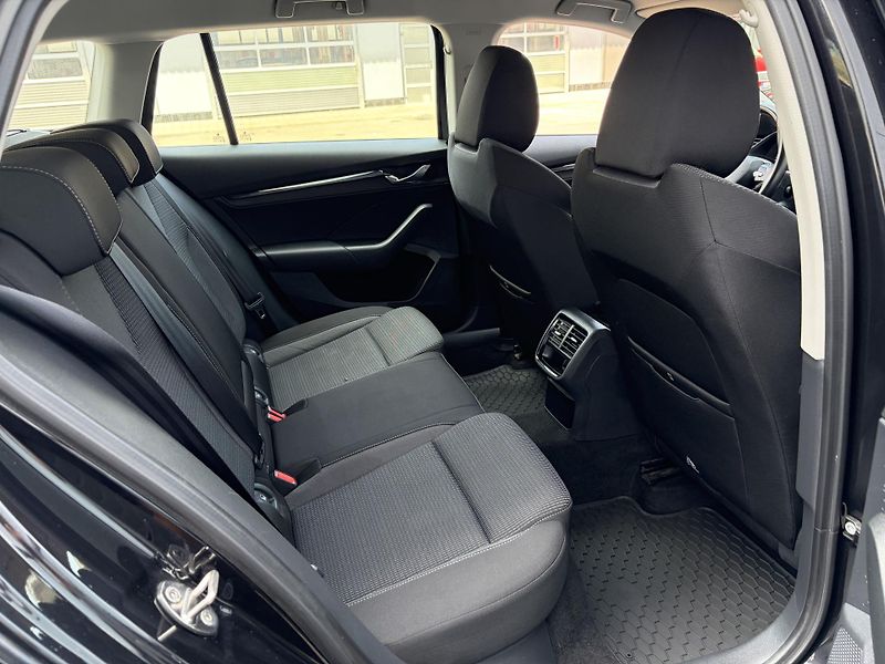 Škoda Octavia (2021) 2.0TDi/NAVI/ACC/VIRTUAL/ - fotka 17 z 22