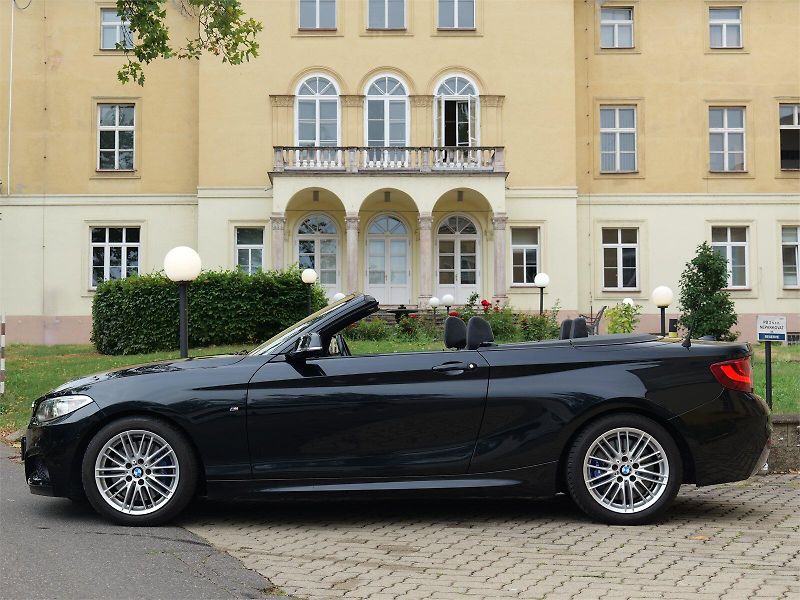 BMW Řada 2 228i Cabrio M-Sport H&K Kamera - fotka 2 z 33
