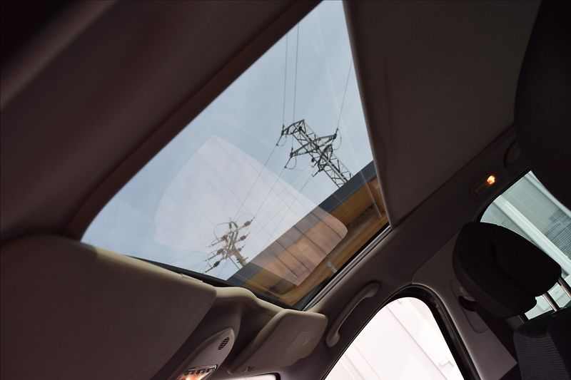 Peugeot 3008 1,6 i 88KW ALU NAVI PANORAMA - fotka 44 z 50