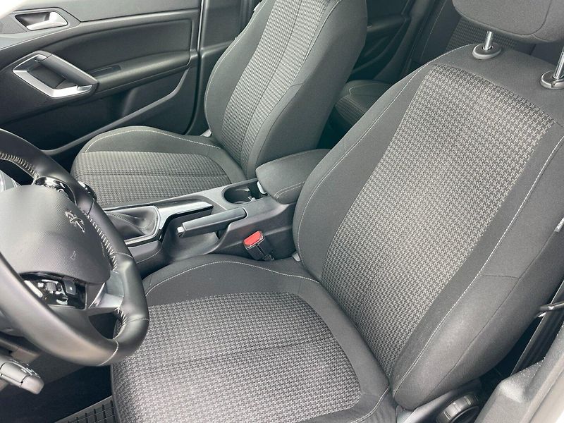 Peugeot 308 (2020) Com. 1.5HDi ČR! 1.maj.! - fotka 14 z 31